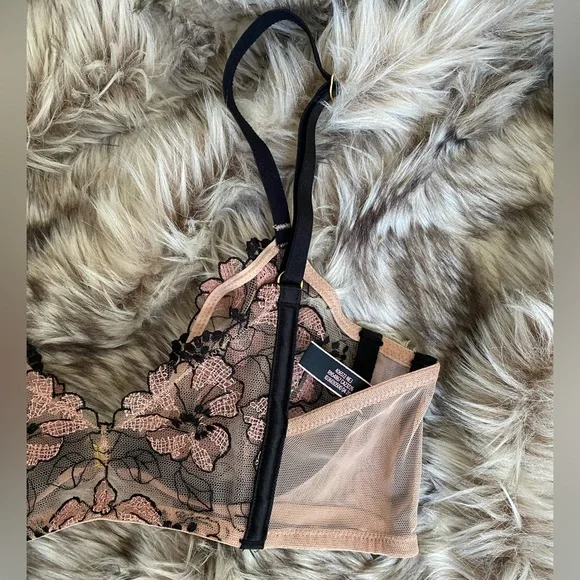 Victoria's Secret Lace Unlined Front Close Plunge Bra and Thong Panty Set - Picture 8 of 14